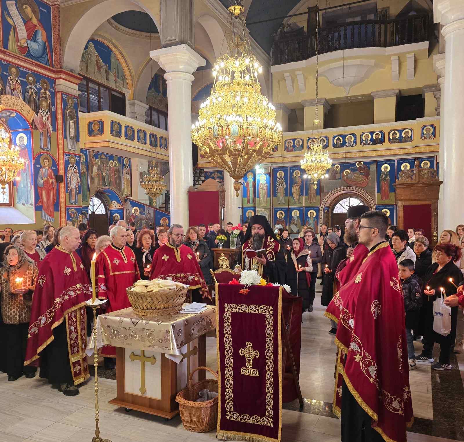 Акатист кон Пресвета Богородица