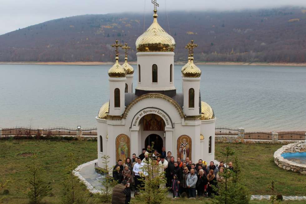 Мало осветување на храмот „Успение на Пресвета Богородица“ – Маврово