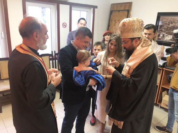 Света тајна крштеније