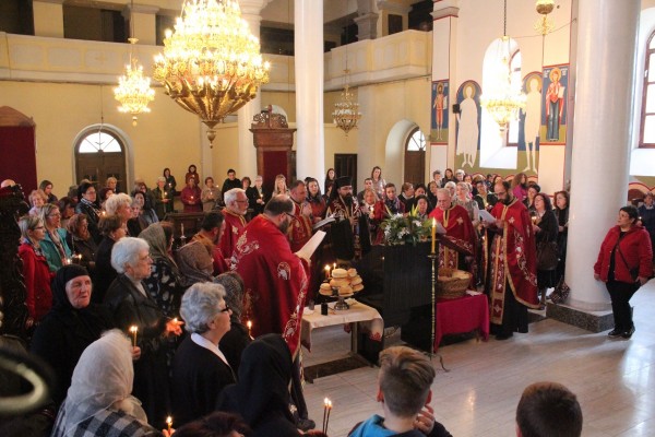 Со молитви кон Божјата мајка