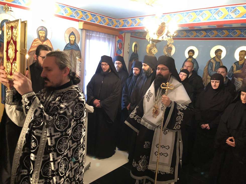 Спомен на Преподобен Бенедикт; Свети Евсхимон, епископ Лампсакиски и Свети Теогност, митрополит Киевски