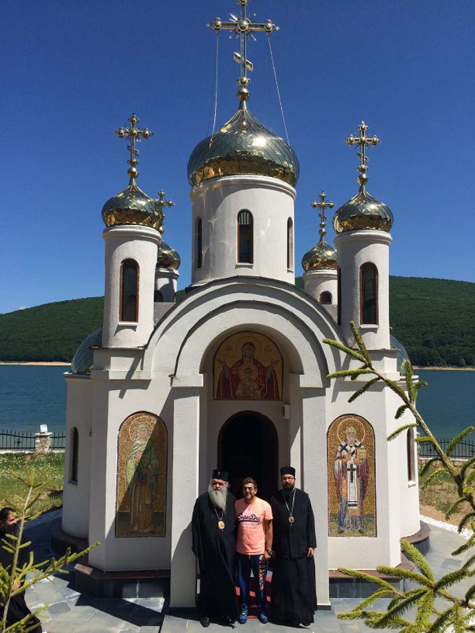 Во посета на црквите и манастирите во Мавровскиот регион