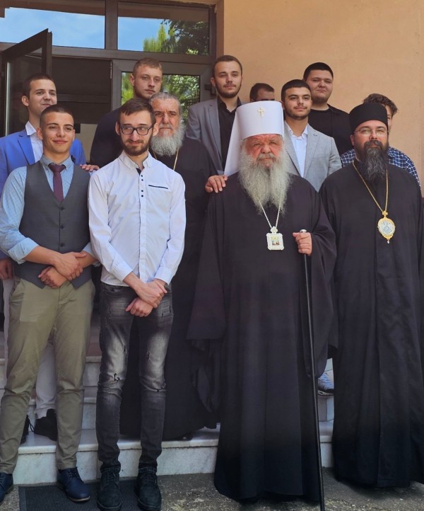 56 генерација успешно завршени матуранти-богослови