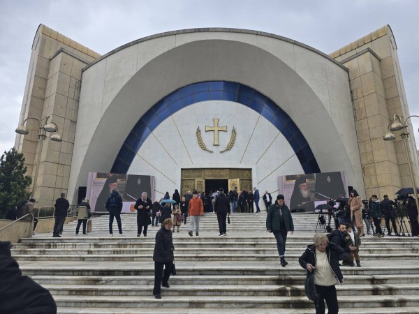 Интронизација на новоизбраниот Архиепископ на Тиранa