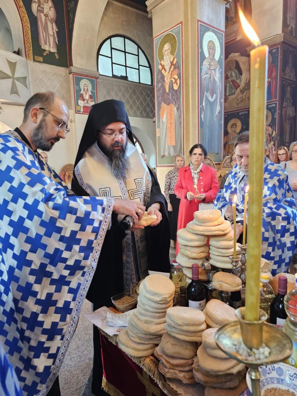 Мало повечерие со читање на четвртата статија од Акатистот кон Пресвета Богородица