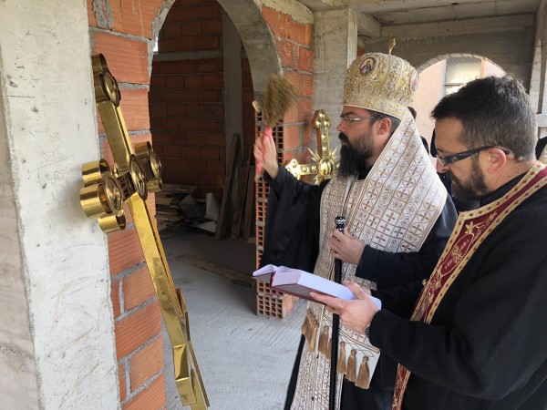 Осветување на новите крстови за црквата Св.Георгиј - с.Милетино Тетовско