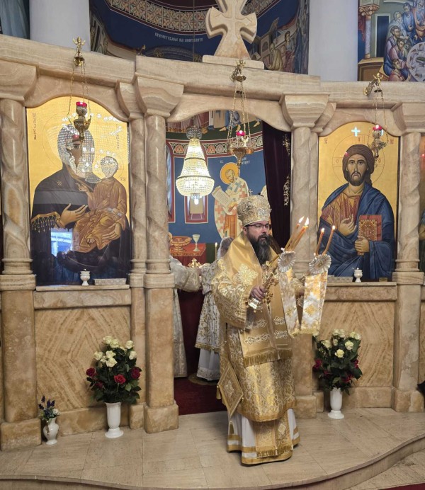 Светите Три ерарси