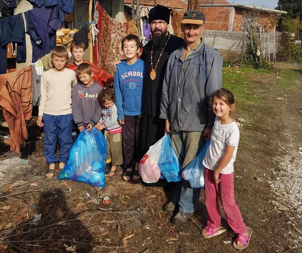 Во посета на осумчленото семејството Ристовски од с. Сиричино-Тетовско