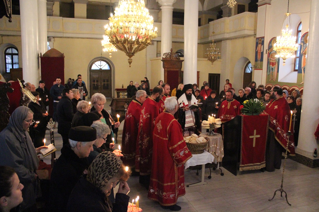 Повечерие и I Акатист на „Пресвета Богородица“